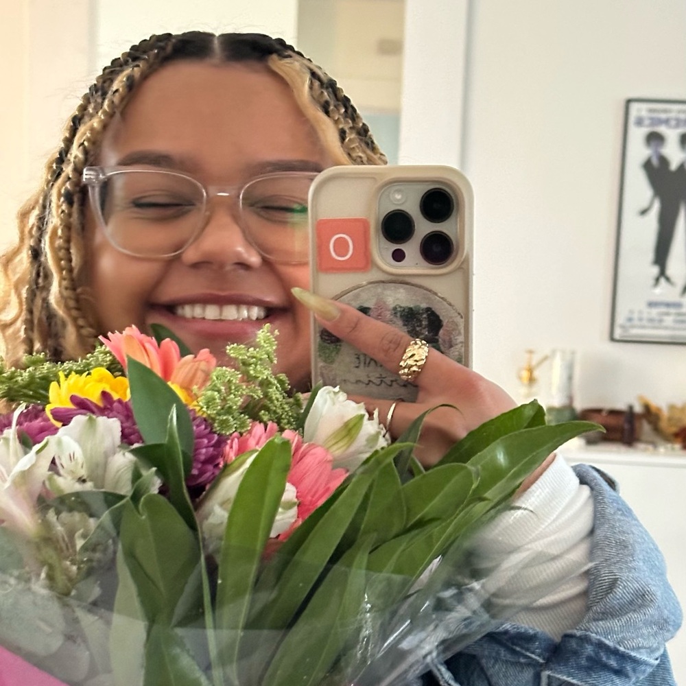 Meet your Posher, Amaryllis